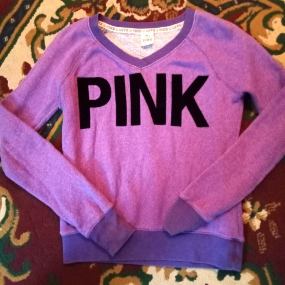 🤠Pink Victoria's Secret Very Purple V Neck Slightly Cropped Sweatshirt Size XS